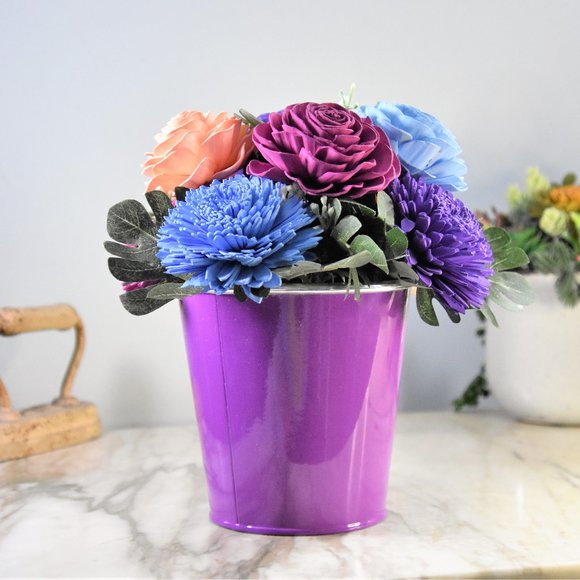 The violet color wheel. Sola wood flowers arranged in striking contrasts - Picture 7 of 9